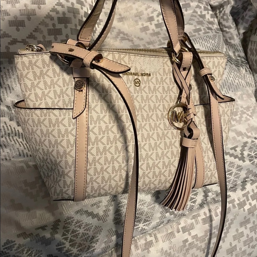 Michael Kors crossbody bag Sullivan small mk logo vanilla ballet charm